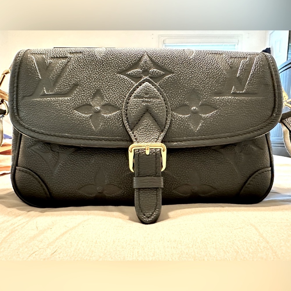 Louis Vuitton Diane NV LIKE NEW CONDITION